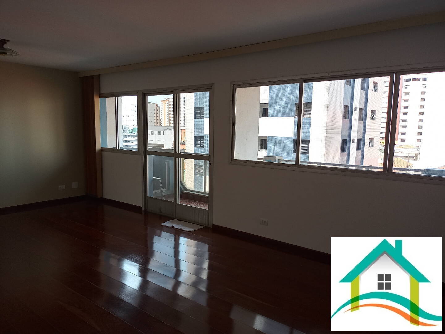 Apartamento à venda com 4 quartos, 180m² - Foto 1