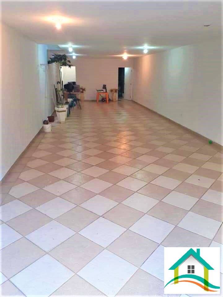 Casa à venda com 3 quartos, 282m² - Foto 2