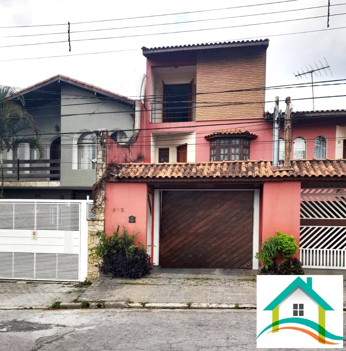 Sobrado à venda com 3 quartos, 200m² - Foto 1