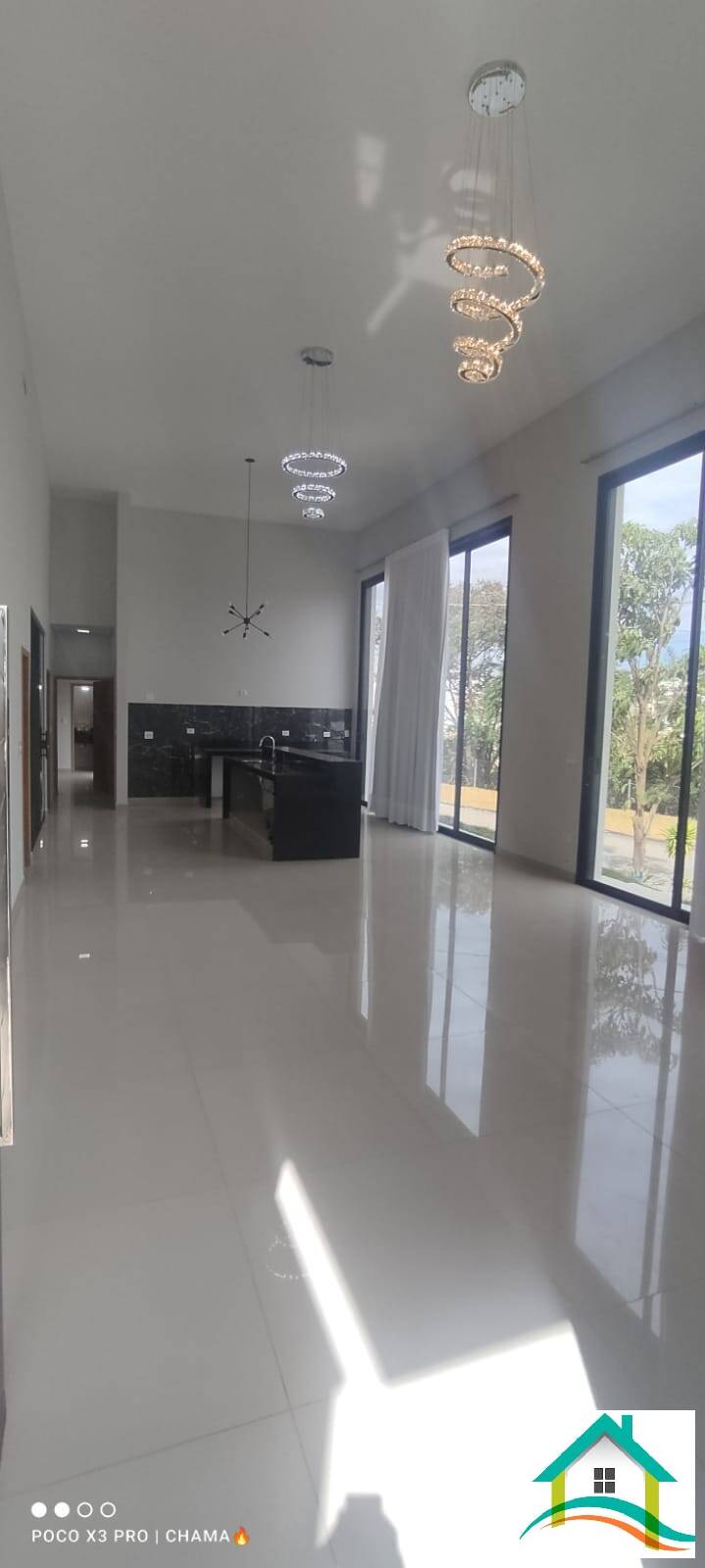 Casa à venda com 3 quartos, 120m² - Foto 1