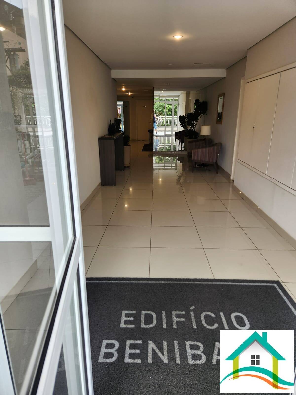 Apartamento à venda com 2 quartos, 69m² - Foto 2