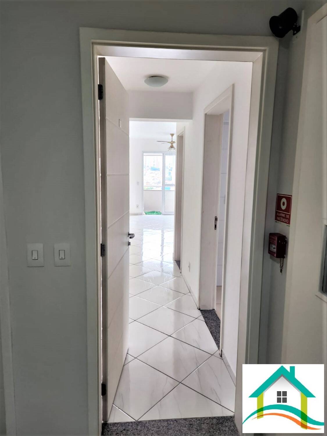 Apartamento à venda com 2 quartos, 69m² - Foto 4