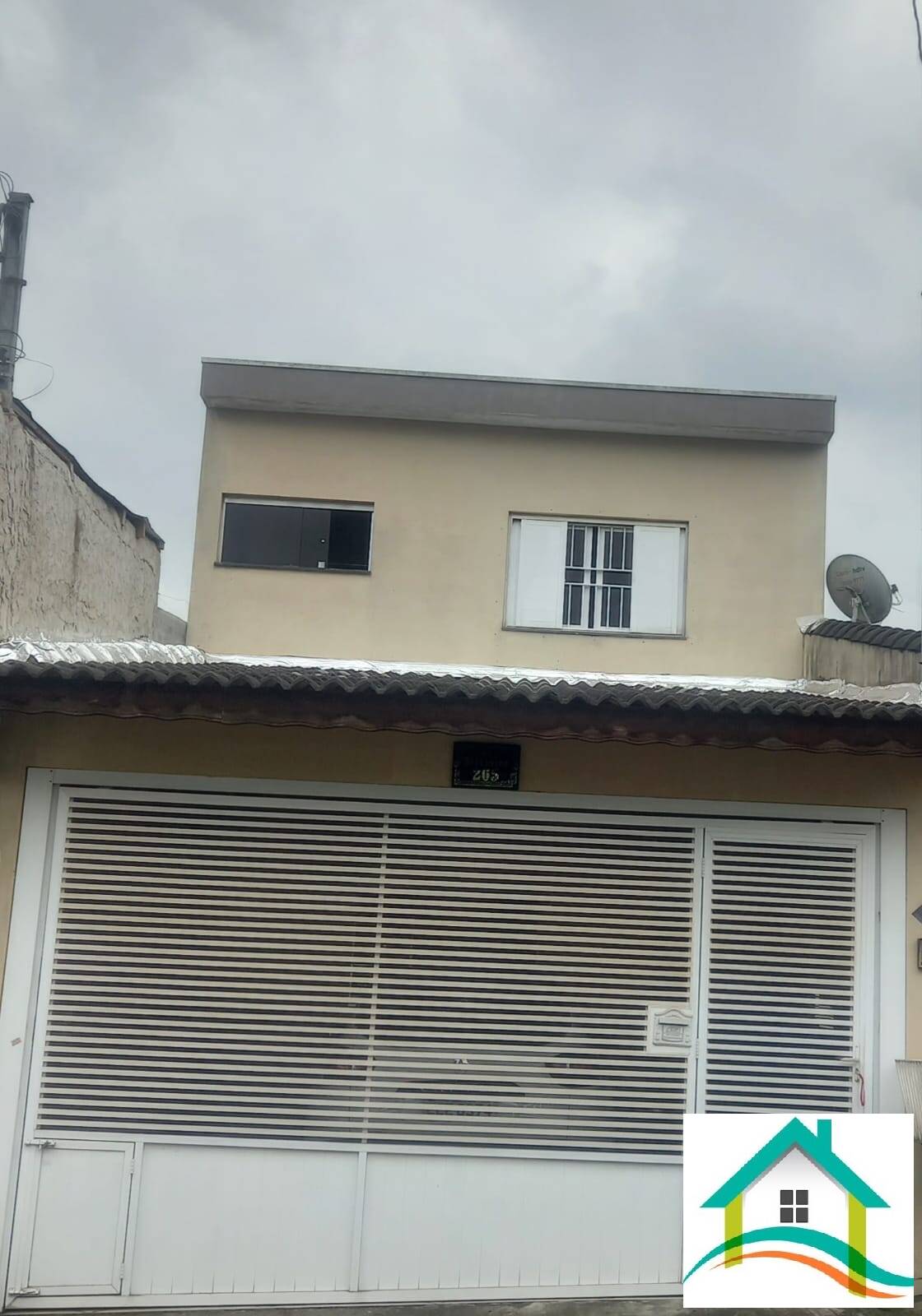 Sobrado à venda com 4 quartos, 180m² - Foto 1