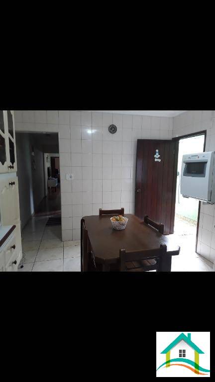 Casa à venda com 2 quartos, 202m² - Foto 12