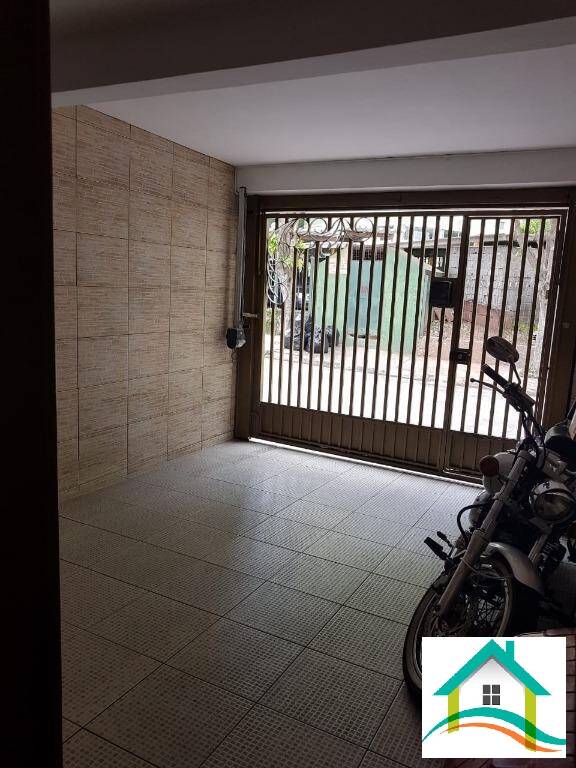 Sobrado à venda com 3 quartos, 7600m² - Foto 1