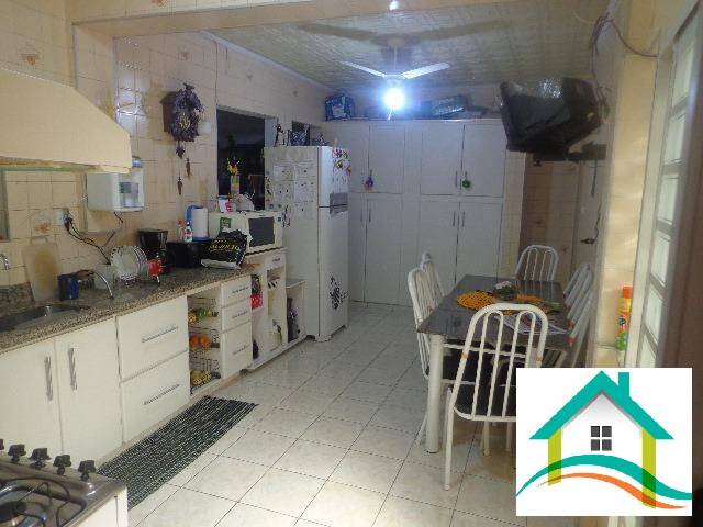 Sobrado à venda com 3 quartos, 180m² - Foto 2